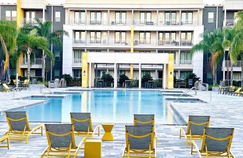 Deerwood Apartamento | Poolside Oasis for All with Endless Amenities