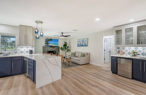 South Gate Ridge Casa | Poolside Oasis - Modern spacious 3 bedroom, 2 bathroom private pool home in Sarasota near Siesta Key