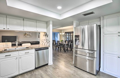 Richardson Casa | Poolside Oasis: Richardson Home w/ Movie Room!