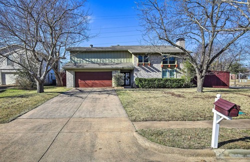 Richardson Casa | Poolside Oasis: Richardson Home w/ Movie Room!