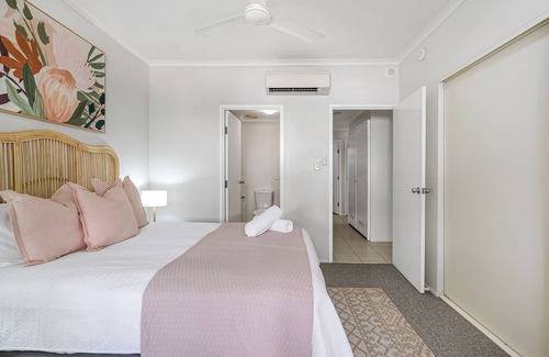 Parramatta Park Apartamento | Poolside on Martyn- Direct pool access