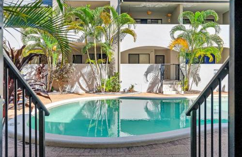 Parramatta Park Apartamento | Poolside on Martyn - Relax by the Resort Pool