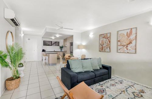 Parramatta Park Apartamento | Poolside on Martyn - Relax by the Resort Pool