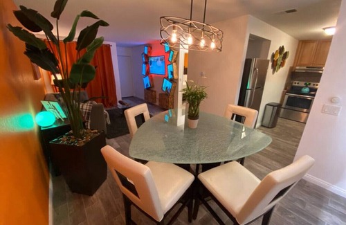 Racquet Club West Condominio | Poolside Palm Springs Getaway