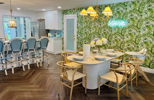 Melbourne Casa | Poolside Paradise: Cabana, PingPong, Alfresco, Near Beach & Downtown, Sleep 12+