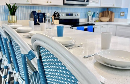 Melbourne Casa | Poolside Paradise: Cabana, PingPong, Alfresco, Near Beach & Downtown, Sleep 12+