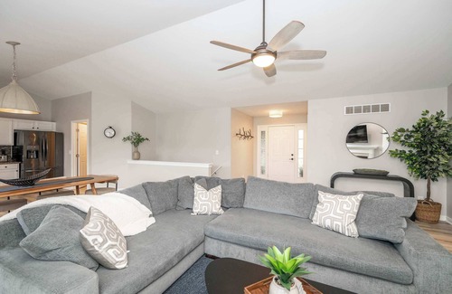 Walton Casa | Poolside Paradise Near the Ark