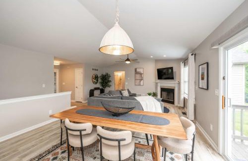 Walton Casa | Poolside Paradise Near the Ark