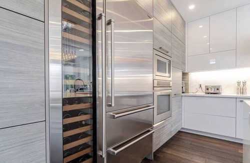 Meadowvale Village Casa | Poolside Perfection, Culinary Delight