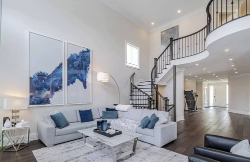 Meadowvale Village Casa | Poolside Perfection, Culinary Delight