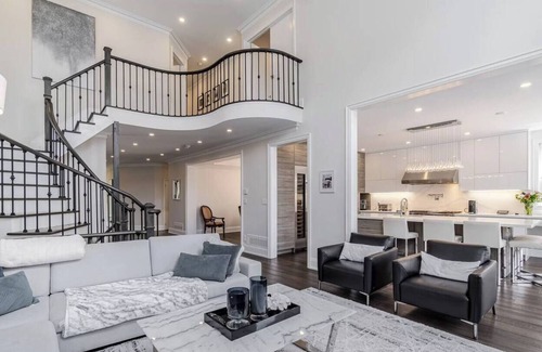 Meadowvale Village Casa | Poolside Perfection, Culinary Delight