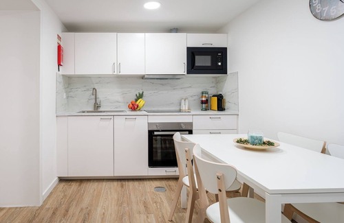 Sao Mamede de Infesta Apartamento | Poolside Duo Retreat, Silva Brinco by HostWise