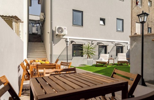 Sao Mamede de Infesta Apartamento | Poolside Duo Retreat, Silva Brinco by HostWise