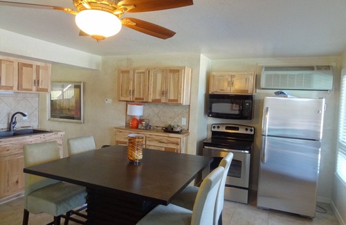 Mount Ida Apartamento | Poolside Queen Cabana with two queen beds, full kitchen and pool access overlooking Lake Ouachita. by RedAwning