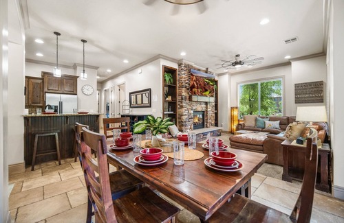 St. George Condominio | Poolside Retreat Directly Across From Pool!