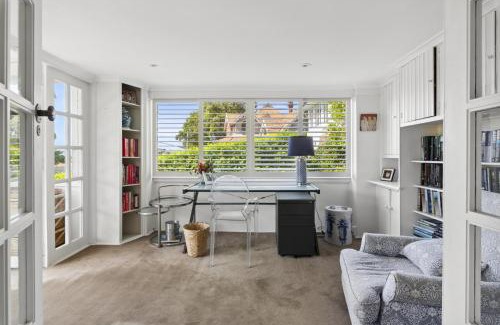 Kurraba Point Casa | Poolside Stay - Close to Taronga Zoo & Luna Park