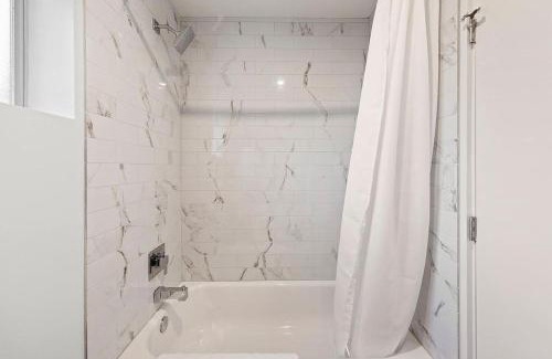 Roosevelt Apartamento | Poolside Studio in Central DTPH Location w/Pool