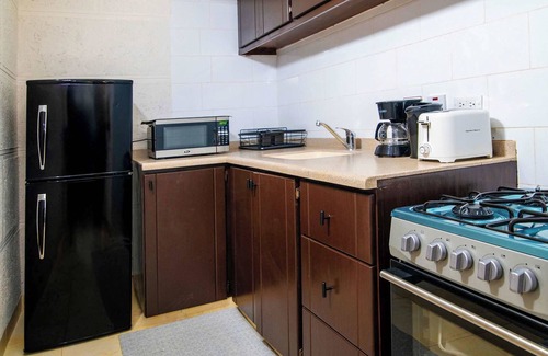 St. Lawrence Gap Apartamento | Poolside Studio, Shared Patio and Hotel Amenities