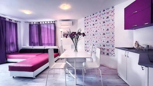 Balchik Apartamento | PoolView Elite Apartment in RoseGardenComplex with BigPool and Parking