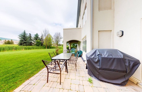 The Blue Mountains Condominio | Pop-Culture Fun - Blue Mountain Retreat, Shared Pool, Slope View, On Golf Course