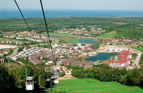 The Blue Mountains Condominio | Pop-Culture Fun - Blue Mountain Retreat, Shared Pool, Slope View, On Golf Course