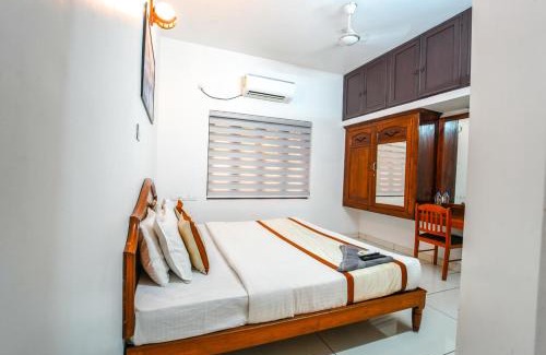 Thiruvananthapuram Cama Y Desayuno | Pop Tavern Deluxe Villa Kovalom by VOYE HOMES