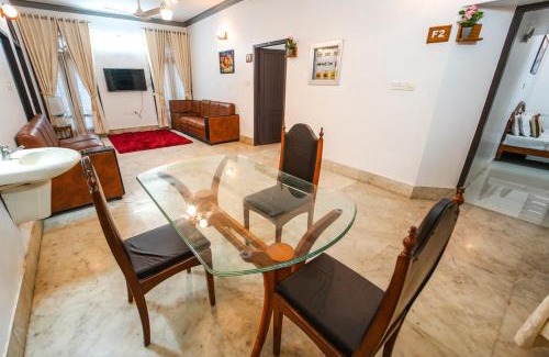 Thiruvananthapuram Cama Y Desayuno | Pop Tavern Deluxe Villa Kovalom by VOYE HOMES