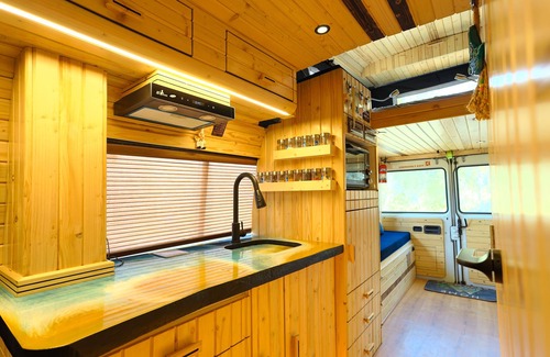 Punjabibagh Casa | POP TOP CAMPERVAN IN INDIA SLEEPS 6 PAX @YODOCAMPERS