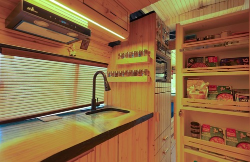 Punjabibagh Casa | POP TOP CAMPERVAN IN INDIA SLEEPS 6 PAX @YODOCAMPERS
