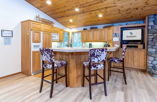 Deer Park Casa | Reverse Living, planta abierta, chimenea River Rock, aire acondicionado - POPL33