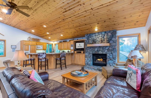 Deer Park Casa | Reverse Living, planta abierta, chimenea River Rock, aire acondicionado - POPL33
