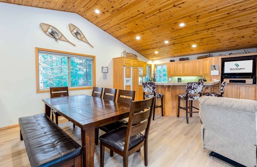 Deer Park Casa | Reverse Living, planta abierta, chimenea River Rock, aire acondicionado - POPL33