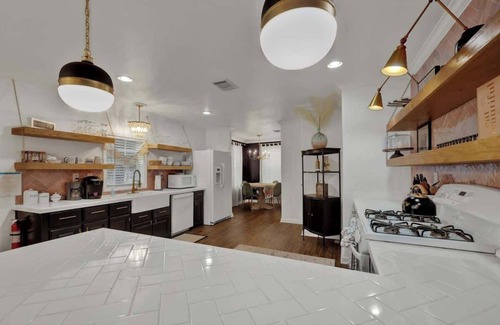 Fredericksburg Casa | Poplar Place Mod With Hot Tub - 1 mi to Main Street