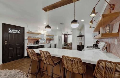 Fredericksburg Casa | Poplar Place Mod With Hot Tub - 1 mi to Main Street