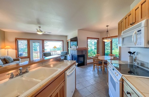 Lutsen Condominio | Poplar River Condo 545 - Lake Superior - Lutsen, MN