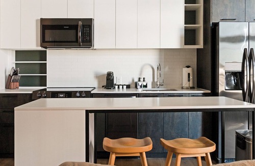 Southwest Apartamento | PoplarHouse 1BD+Den 2