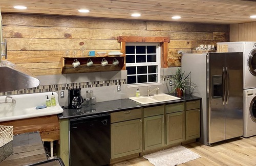 Boles Cabina | Poppaw’s Crooked Cabin @ Wyld Farms