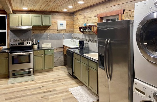 Boles Cabina | Poppaw’s Crooked Cabin @ Wyld Farms