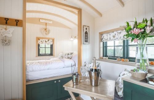 Redmile Casa | Poppie's Shepherd Hut - Uk50227