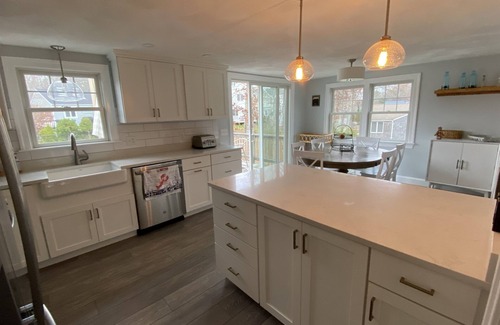 Popponesset Casa | Popponesset modern beach house 6 minute walk to private beach (plenty of beds)!