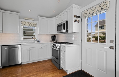 Popponesset Casa | Popponesset Waterfront - Beachfront Home, 3 bedrooms, 2 baths