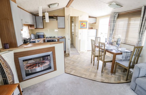 Tiddington Cabaña | POPPY LODGE, pet friendly, with a garden in Stratford-Upon-Avon
