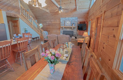 Dandridge Cabina | Poppy’s Place Cabin · Douglas Lake , Amazing Smoky Mountain Views 3 BR Dandridge TN