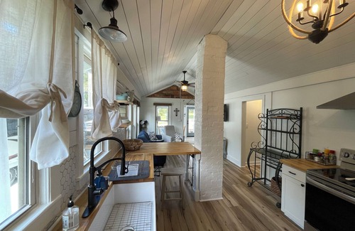 Fairhope Cabaña | Pop’s Country House by the Bay…LOCATION Walk to the Pier and Downtown Fairhope!