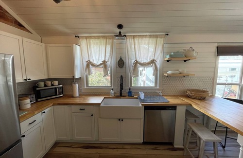 Fairhope Cabaña | Pop’s Country House by the Bay…LOCATION Walk to the Pier and Downtown Fairhope!