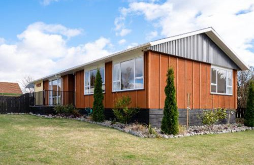 Omarama Casa | Pops Place - Omarama Holiday Home