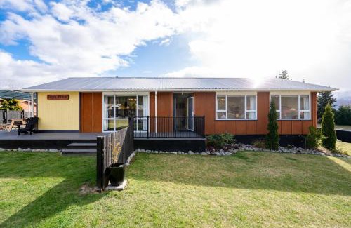 Omarama Casa | Pops Place - Omarama Holiday Home