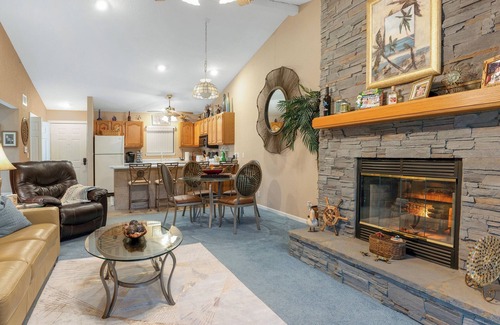 Osage Beach Condominio | Popular Beautiful & warm 2 bedroom condo MM 3 Grand Glaize Arm, Osage beach, MO.