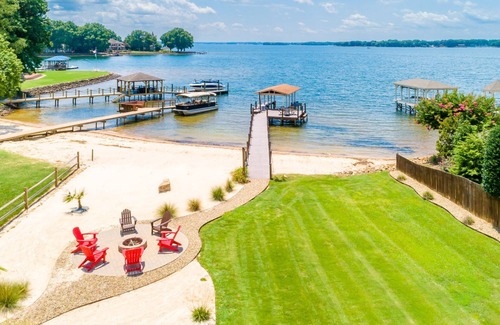 Mount Mourne Casa | Popular Pet Friendly Lake Home! Pool, Hot Tub & Sandy Beach! Book Summer '26 NOW