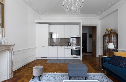 Quartier de l'Ecole-Militaire Apartamento | Porcelain Pelouse, by Veeve